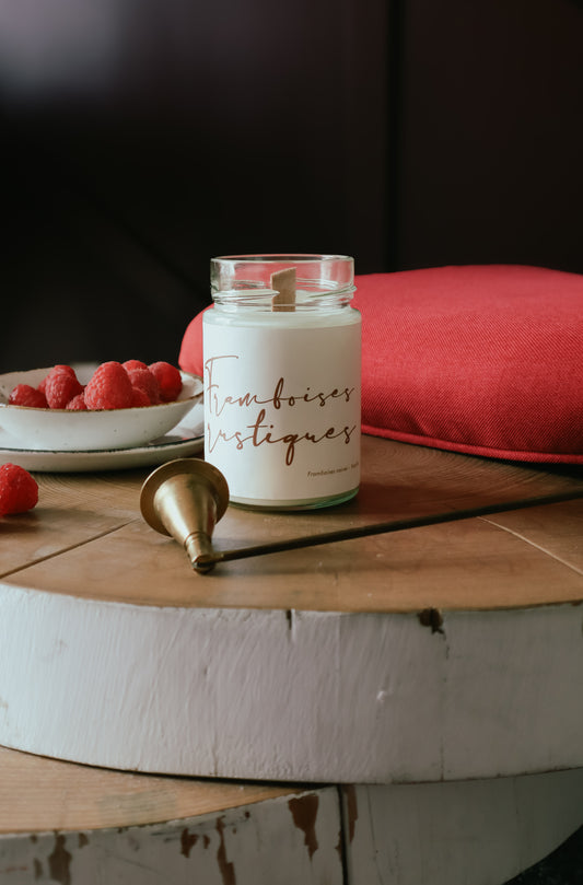 Bougie de soja avec mèche de bois | Framboises rustiques (50h)